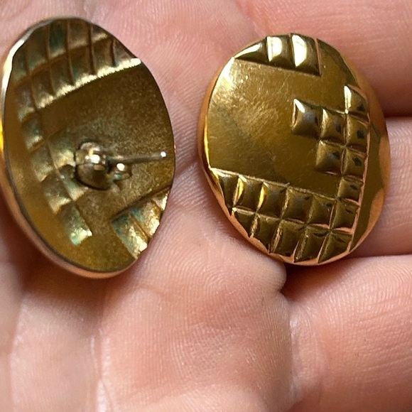 Monet Vintage Gold-tone Large Chunky Pierced Signed Earrings Textured Bold 80’s - Picture 5 of 6